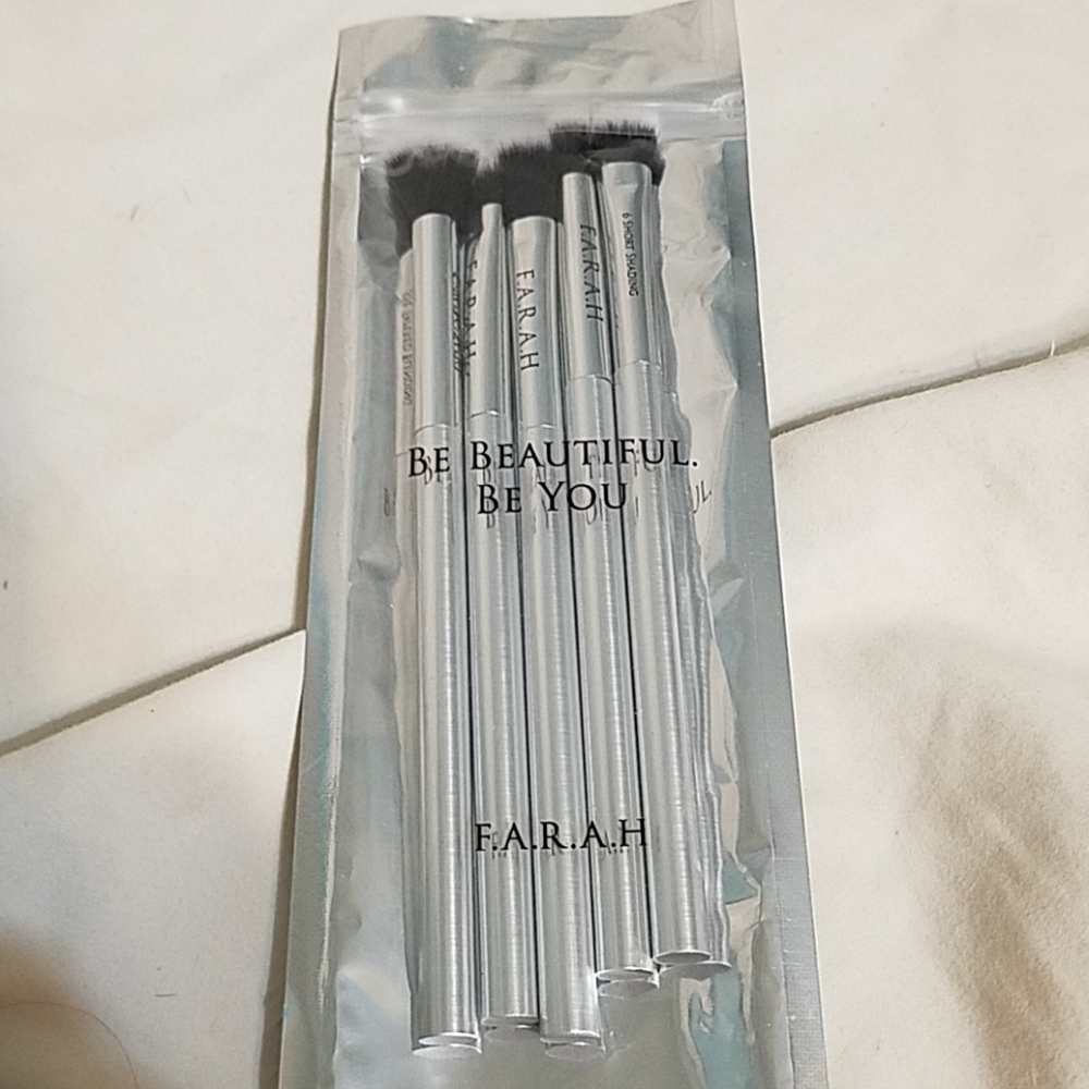 Farah makeup brushes
